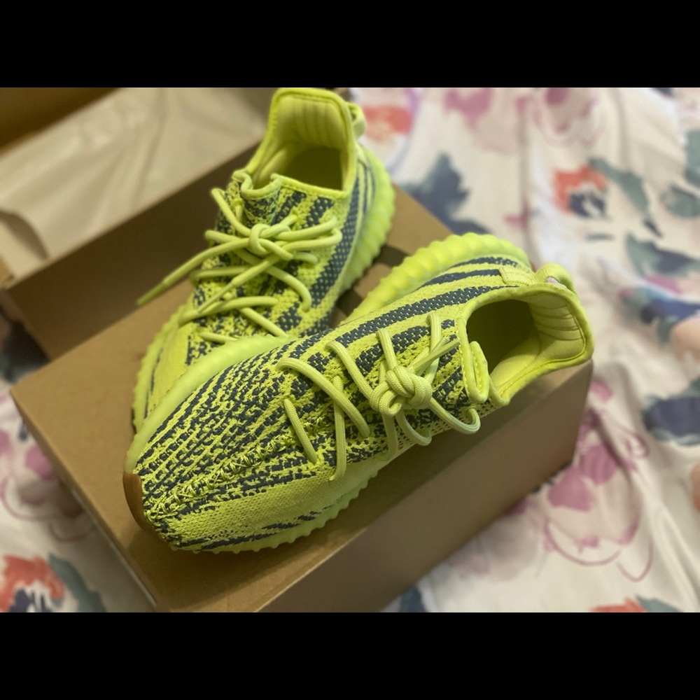 Yeezy Boost 350 V2 - Picture 3 of 3
